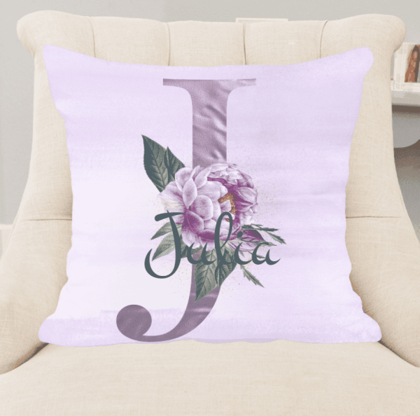 Lettre violette (40x40cm) - Coussin personnalisé